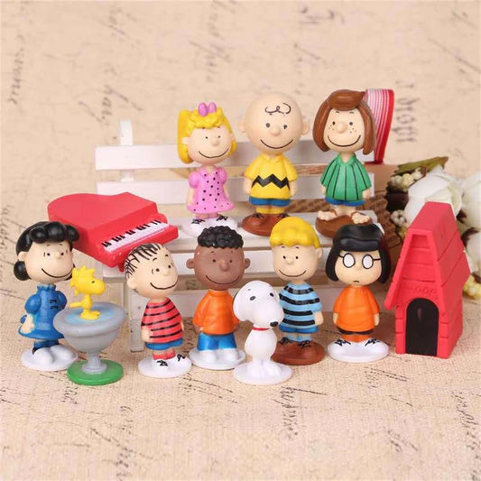 12 pieces/set of cute peanut Snoopy mini doll model toys for children's birthday gifts, complete with cartoon doll cake decorati
