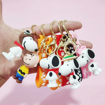 Snoopy Anime Keychain Cute Pendant Cartoon Woodstock Charlie Brown Pilot Bowknot Hat Boy and Girl Couple Gift Kawaii