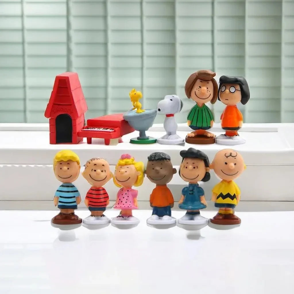12 pieces/set of cute peanut Snoopy mini doll model toys for children's birthday gifts, complete with cartoon doll cake decorati